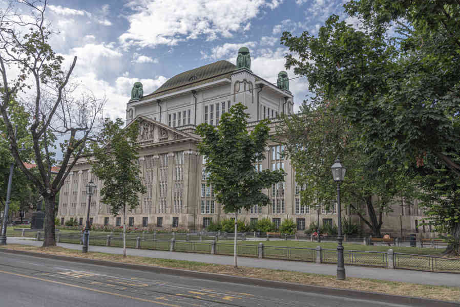 Croacia - Zagreb 41 - palacio de los Archivos Estatales Croatas.jpg